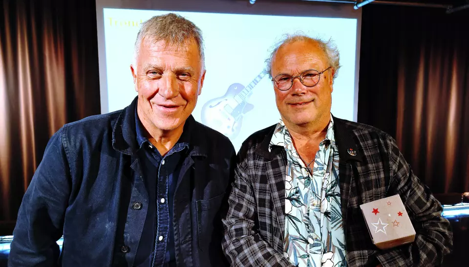Foredragsholder Trond Tufte (t. h.) møtte en annen instrumentmaker; Arnfred Marthinsen. Foto: Stian Sønsteng