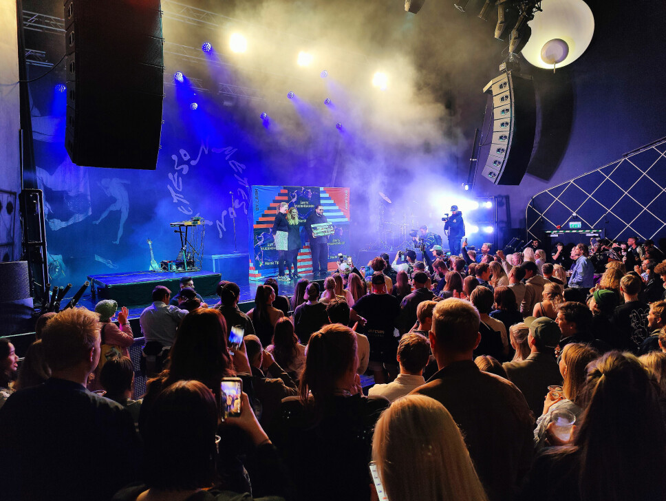 Oslo-rapperen Jonas Benyoub ble på Sentrum scene under Bylarm utpekt til Årets stjerneskudd, og fikk en sjekk på 500.000 kroner fra Norsk tipping. Foto: Stian Sønsteng