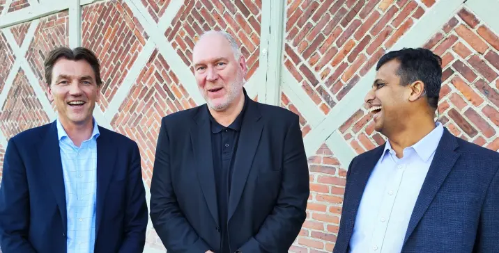 Elkjøp Norden-sjef Erik G. Sønsterud (f. v.), Telia Norge-sjef Stein-Erik Vellan og Google Pixel-sjef Nanda Ramachandran. Foto: Stian Sønsteng Elkjøp Norden-sjef Erik G. Sønsterud (f. v.), Telia Norge-sjef Stein-Erik Vellan og Google Pixel-sjef Nanda Ramachandran. Foto: Stian Sønsteng