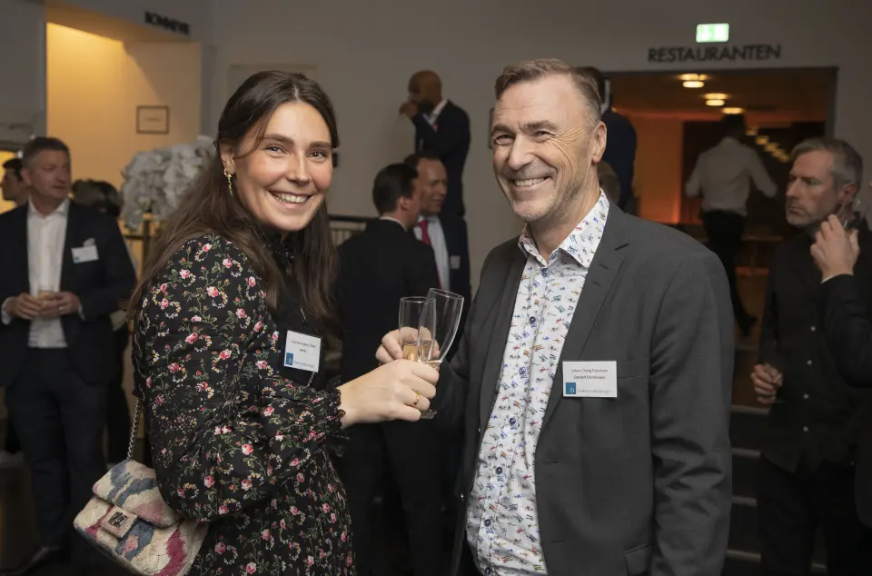 Johanne Krogsrud Diesen (Nemko, t. v.) og Johan Cheng Falkstrøm (Gandalf Distribusjon). Foto: Tore Skaar
