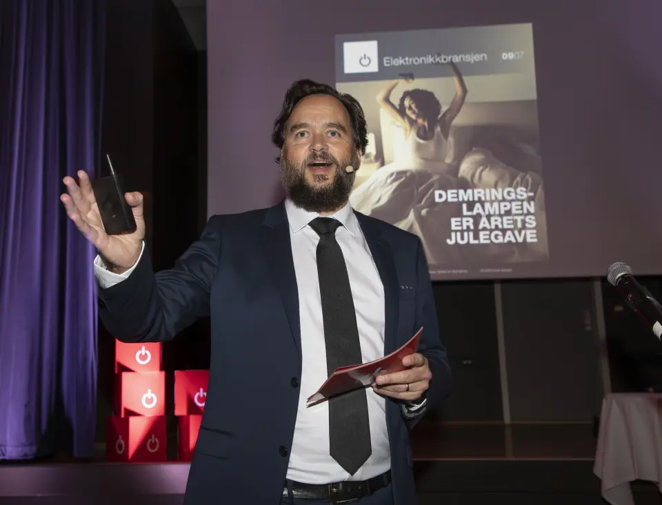 Konferansier Stian Sønsteng (Elektronikkbransjen). Foto: Tore Skaar