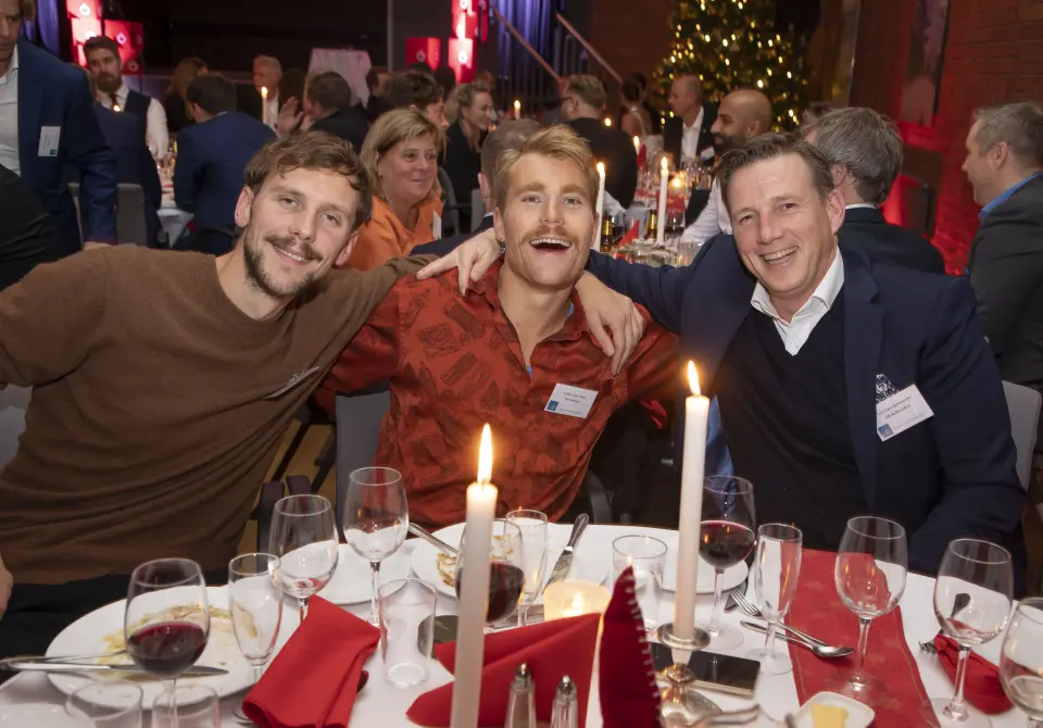 Ole Magnus Kinapel (f. v.) og Kristian Aalen Berg (begge fra Teknokratiet) og Tore Wøllo Bjørnsengen (GN Audio/Jabra). Foto: Tore Skaar
