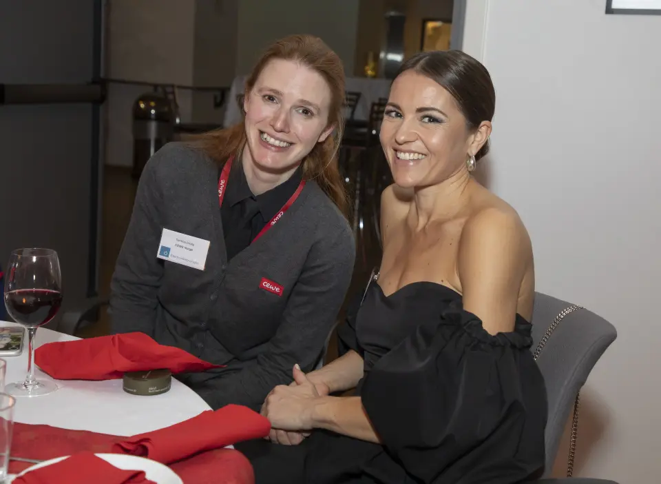 Santina Crolla (t. v.) og Victoria Strandskogen (begge CEWE Norge). Foto: Tore Skaar