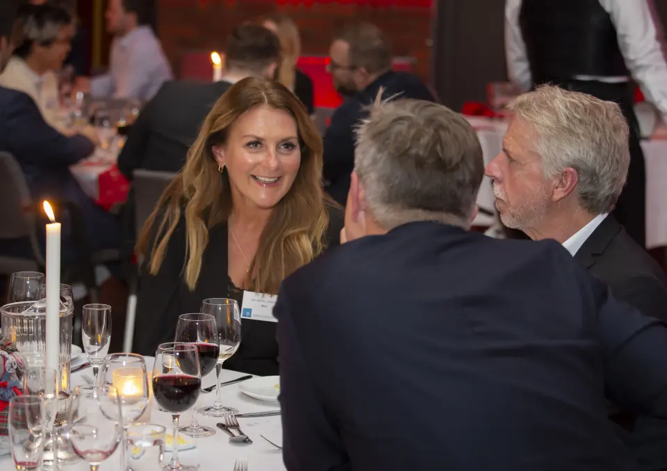 Ann Kathrin Johansen (Elon, t. v.) og Pål Haugen (OmBrukt/Elektronikkbransjen). Foto: Tore Skaar