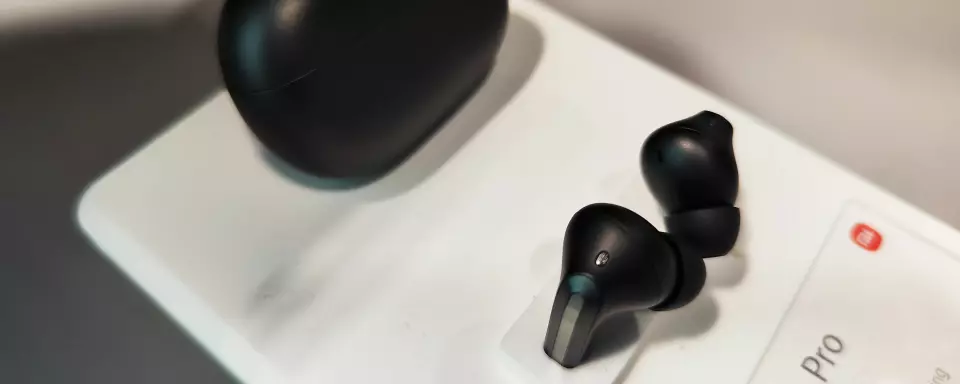 Xiaomis nye helt trådløse ørepropper kommer i to utgaver; Redmi Buds 4 og 4 Pro. Foto: Stian Sønsteng