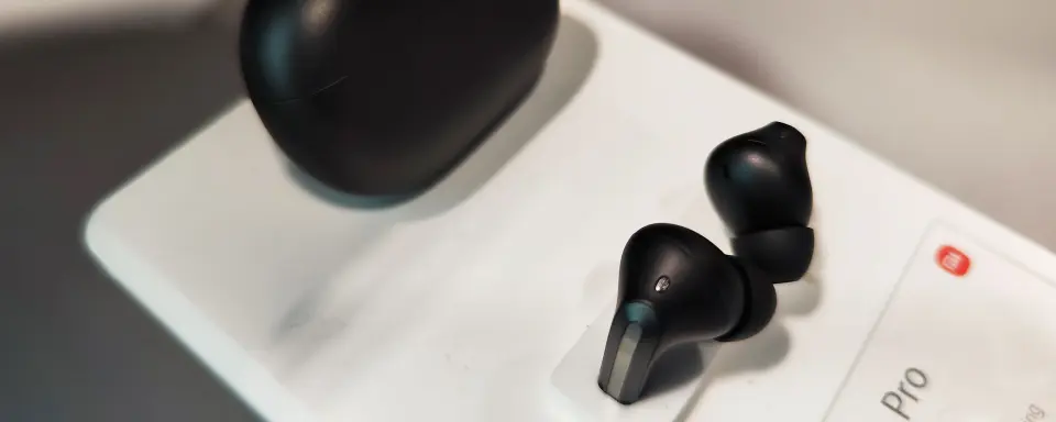 Xiaomis nye helt trådløse ørepropper kommer i to utgaver; Redmi Buds 4 og 4 Pro. Foto: Stian Sønsteng Xiaomis nye helt trådløse ørepropper kommer i to utgaver; Redmi Buds 4 og 4 Pro. Foto: Stian Sønsteng
