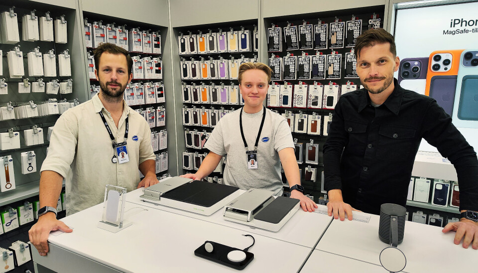 Assisterende butikksjef Patrick Konopski (f. v.), Marius Dahlgren (Eplehuset Herkules) og Eplehusets salgssjef for Østlandet, Truls Nilsen. Foto: Stian Sønsteng Assisterende butikksjef Patrick Konopski (f. v.), Marius Dahlgren (Eplehuset Herkules) og Eplehusets salgssjef for Østlandet, Truls Nilsen. Foto: Stian Sønsteng
