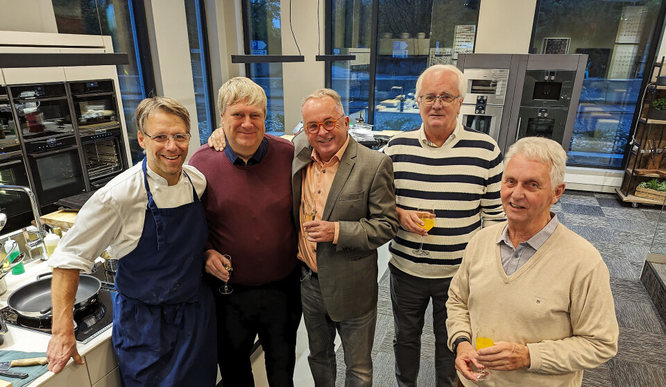 Kokk Øyvind Andreas Mebostad (BSH, f. v.), Audun Bergh-Bentsen (Coop), Martin Vinje (The Martin Vinje Company), Stein Erik Jensen (Lefdal/Elektronikkbransjen) og Robin Vines (Philips). Foto: Stian Sønsteng Kokk Øyvind Andreas Mebostad (BSH, f. v.), Audun Bergh-Bentsen (Coop), Martin Vinje (The Martin Vinje Company), Stein Erik Jensen (Lefdal/Elektronikkbransjen) og Robin Vines (Philips). Foto: Stian Sønsteng