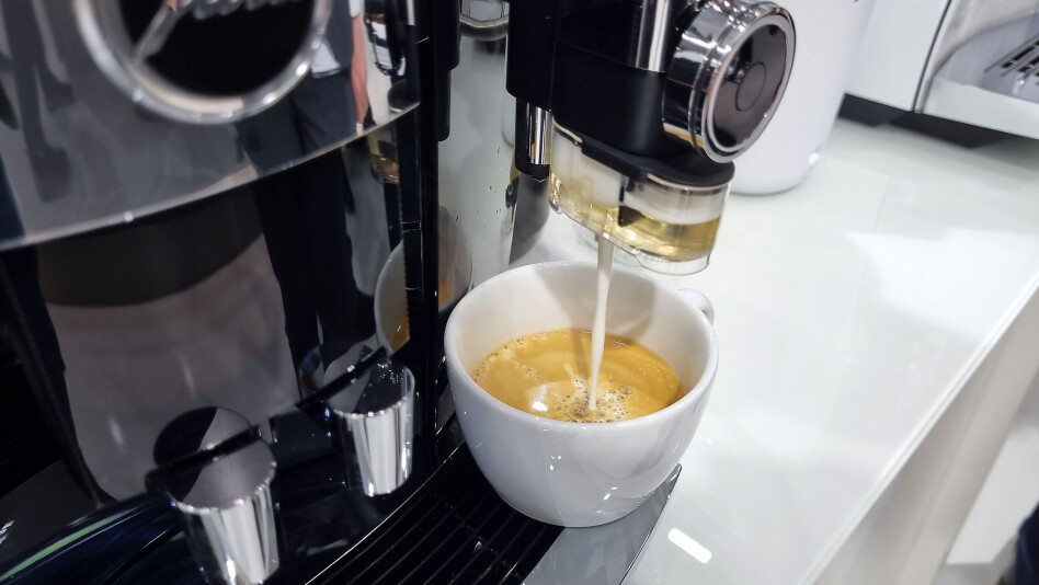 SØTT MELKESKUM RETT I KOPPEN