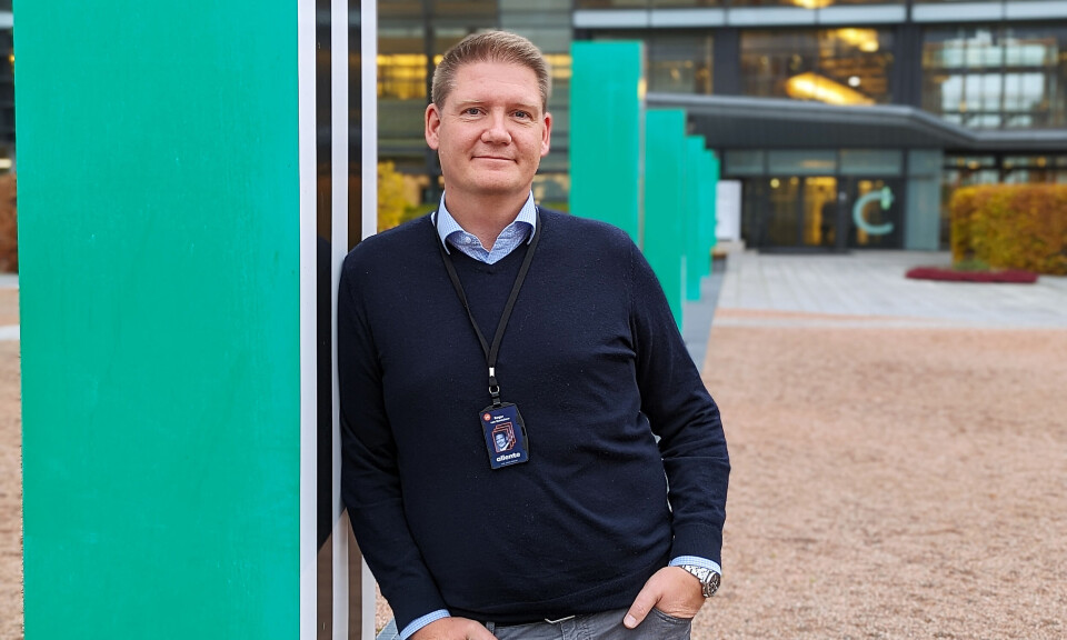 Norgessjef Roger von Zernichow i Allente utenfor selskapets lokaler i Telenorbygget på Fornebu. Foto: Stian Sønsteng