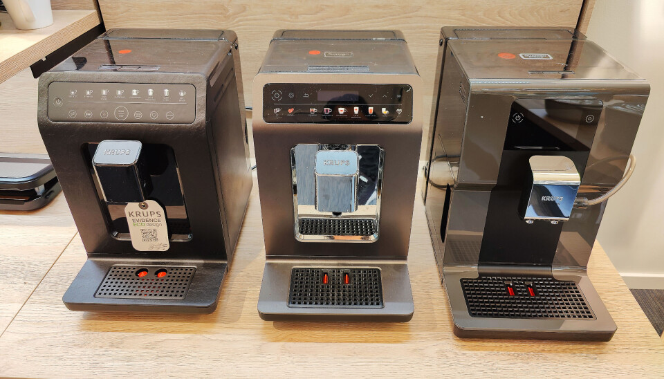Helautomatiske kaffemaskiner fra Krups. Fra venstre Evidence Eco (7.000,-), Evidence One (9.000,-) og Intuition Preference (10.000,-). Foto: Stian Sønsteng Helautomatiske kaffemaskiner fra Krups. Fra venstre Evidence Eco (7.000,-), Evidence One (9.000,-) og Intuition Preference (10.000,-). Foto: Stian Sønsteng