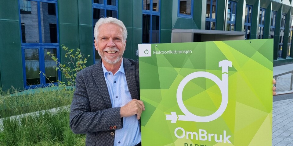 Pål Haugen i OmBrukt AS har beregnet hvor mye CO2 som spares på ombruk av elektroniske produkter . Foto: Jan Røsholm