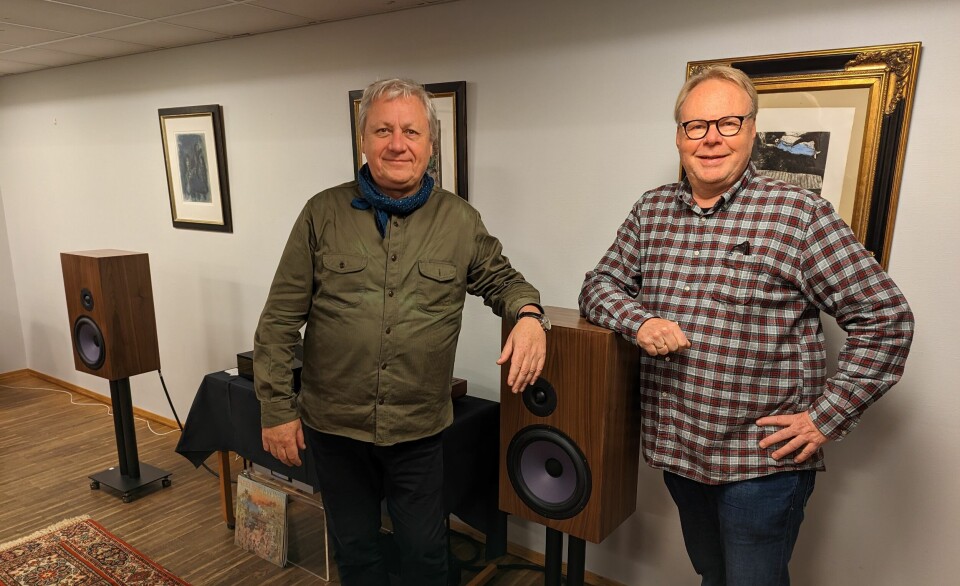 Anders Annerstedt (t. v.) og Odd Rune Hegge i Annerstedt-Hegge Acoustic AB med A-35 Heritage. Foto: Stian Sønsteng