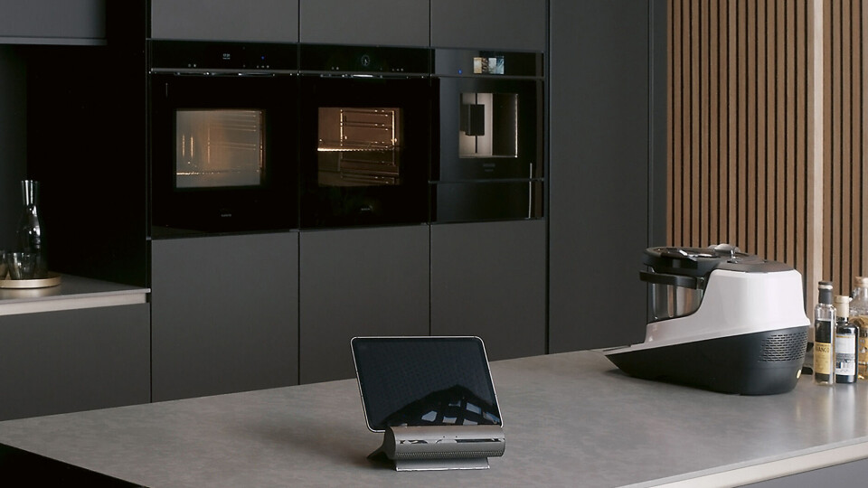 KRAFTIG FALL I ELEKTRONIKK-SALGET