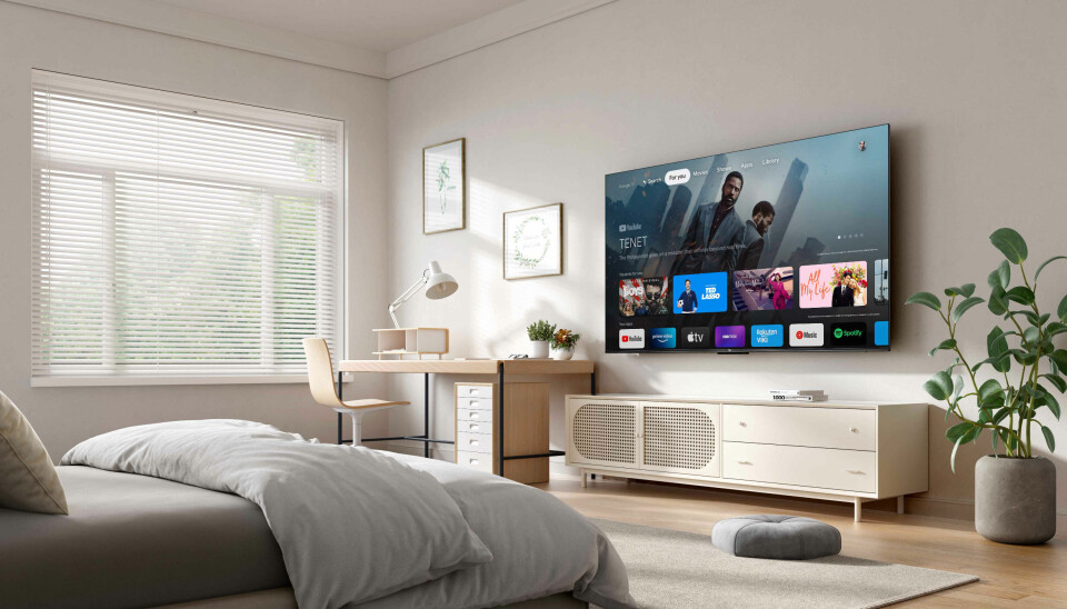 Det ble kjøpt færre men større TVer i 2022. Foto: TCL
