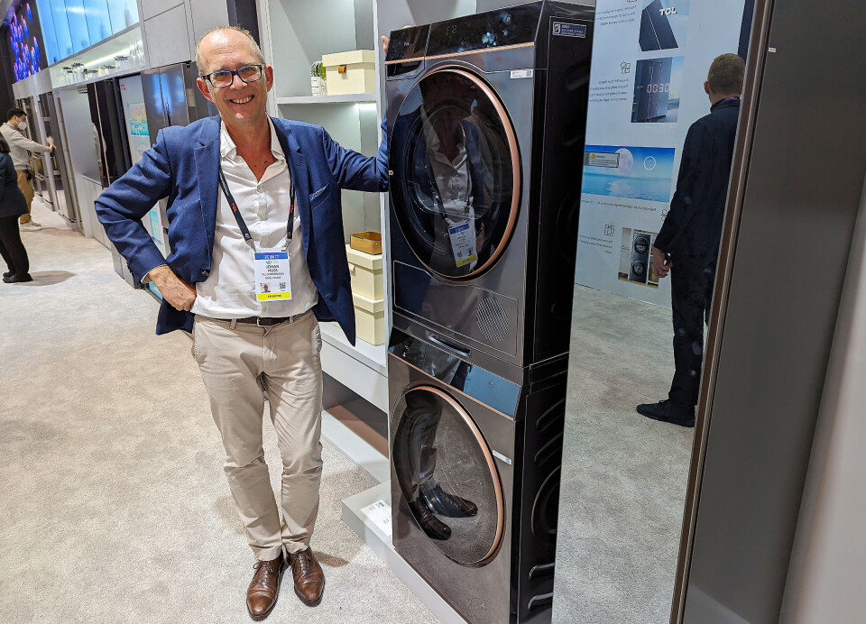 Johan Huss i TCL viste første gang selskapets hvitevarer på IFA 2019. Når vi møter ham på CES 2023, er lanseringen i Norden fortsatt i startfasen. Foto: Stian Sønsteng