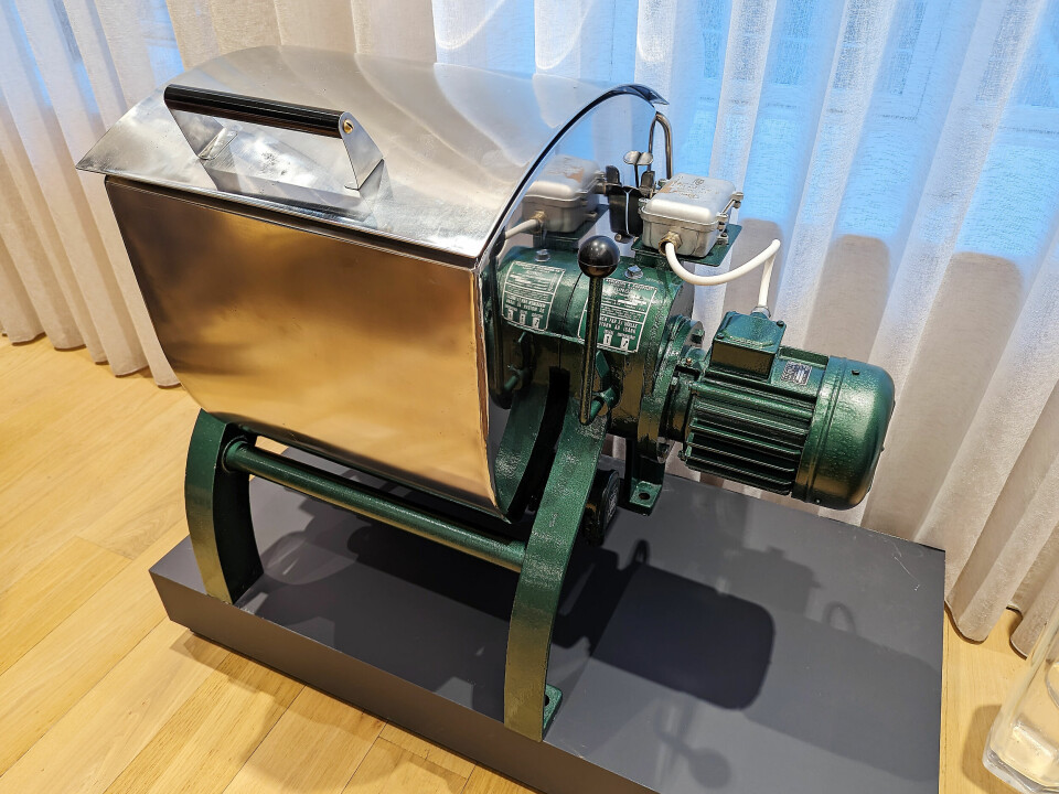 Karl-Erik Anderssons første vaskemaskin, laget hjemme i Vara i 1950, regnes som starten for Askos vaskemaskiner. Her en tidlig modell fra Junga Verkstäder. Foto: Stian Sønsteng