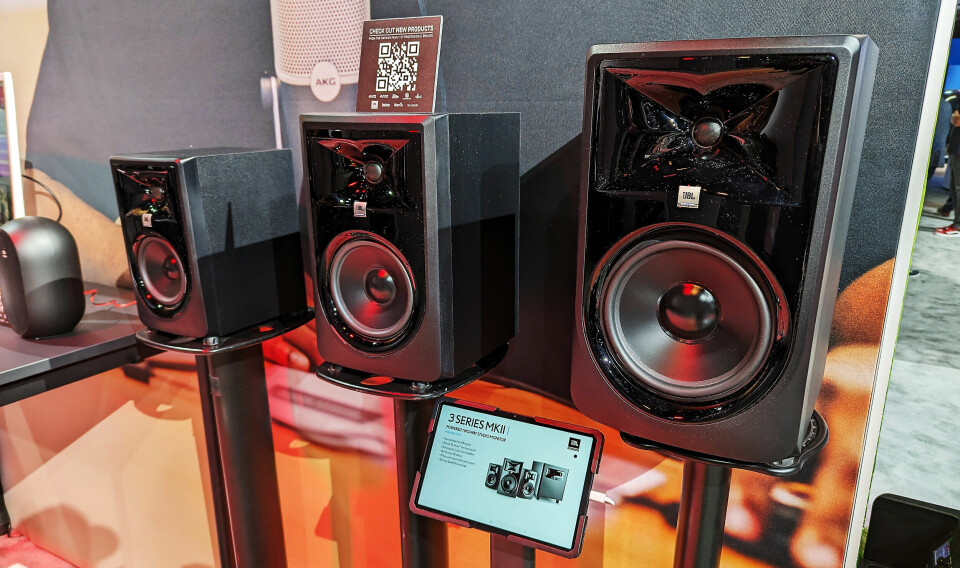 På CES viser Harman også MKII-versjonen av 3-serien toveis studiomonitorer fra JBL Professional. Foto: Stian Sønsteng