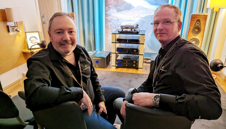 Salgssjef Lasse Danielsen (t. v.) og teknisk sjef Volker Hunger i Electrocompaniet, som i år fyller 50 år. Foto: Stian Sønsteng Oslo HiFi Show 2023