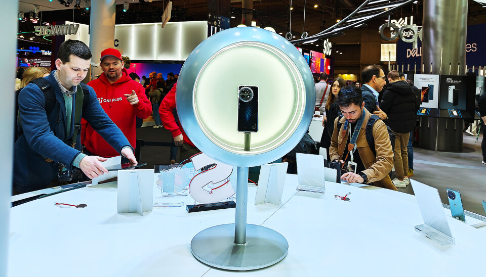 Det var trangt om plassen for å få sett den nye kjøleteknologien fra OnePlus på Mobile World Congress. Foto: Marte Ottemo MWC 2023