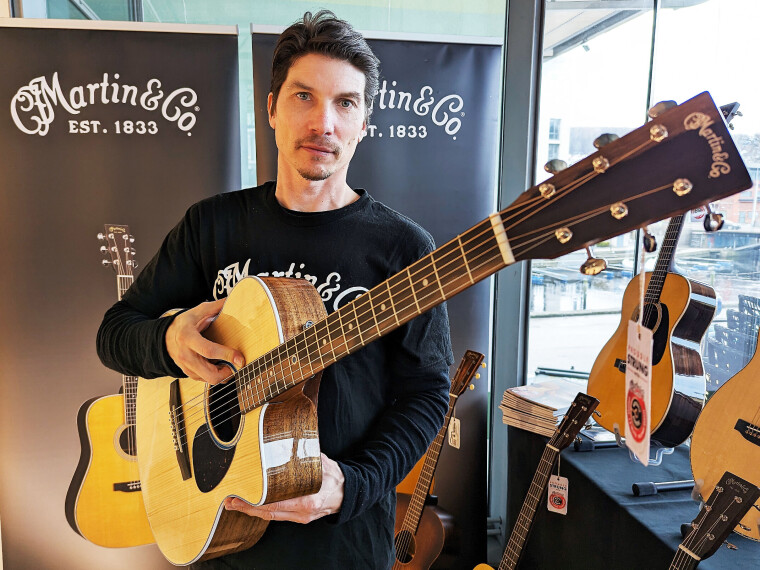 Morten Jensen i EM Nordic med Martin SC-13E. Pris: 22.300,- Foto: Stian Sønsteng Larvik Gitarfestival 2023 4Sound