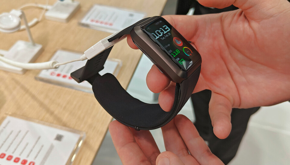 Huawei Watch D er ifølge selskapet selv den første smartklokken med innebygd blodtrykksmåler. Foto: Marte Ottemo