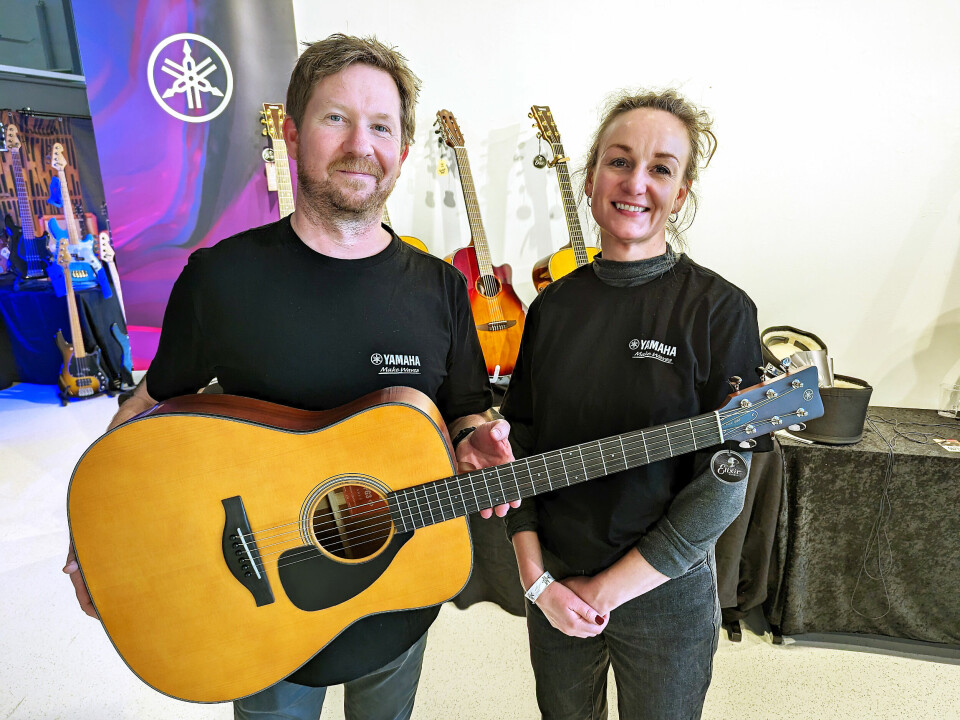 Stein Erik Ravnsborg (t. v.) og Mari Nyhus Pettersen i Yamaha under Larvik gitarfestival. Foto: Stian Sønsteng