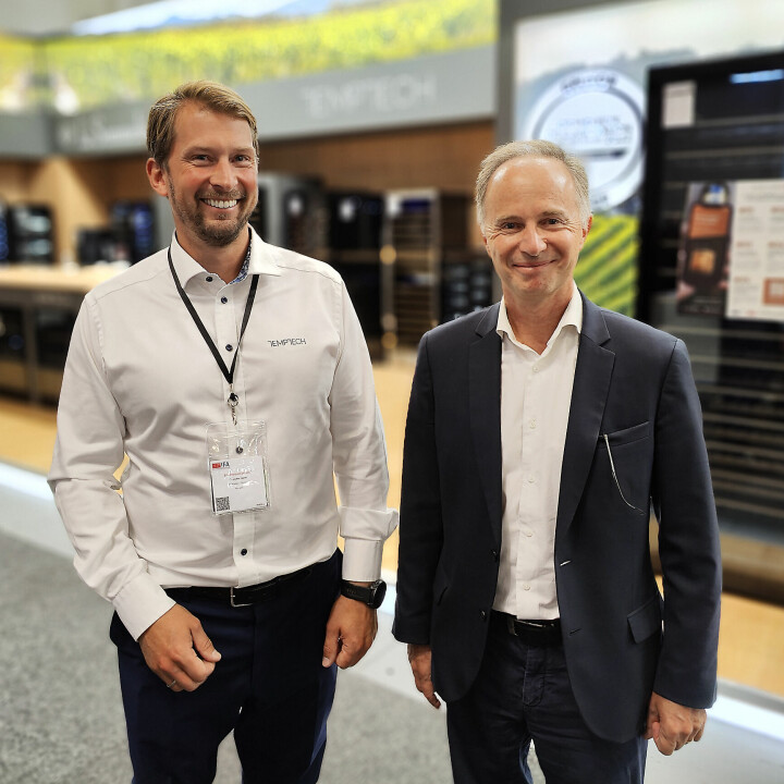 Temptech-sjef Christoffer Hamer (t .v.) og konsernsjef Didier Grychta i Frio Group på IFA-messen i september 2022. Foto: Stian Sønsteng