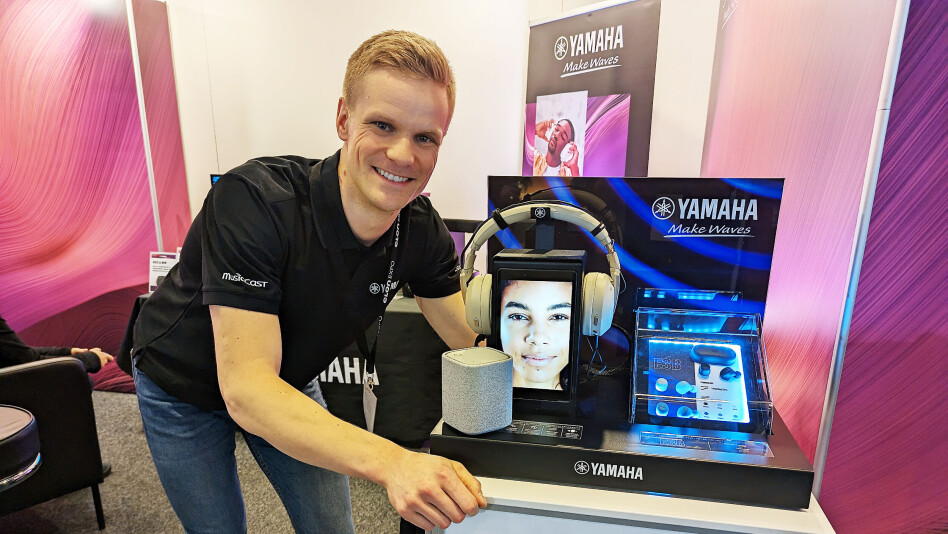 FØLGER OPP MED E700B