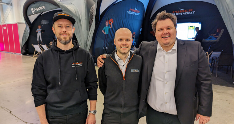 TIL TJENESTE FOR KUNDEN