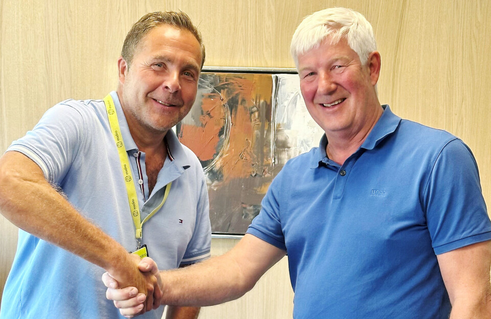 Arne Hvidsten (t. v.) i Modino ønsker Ole Morten Skymoen og resten av TT Micro velkommen. Foto: Modino