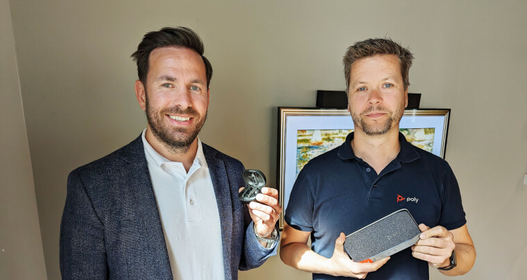 BÅDE GOD TALE- OG MEDIELYD