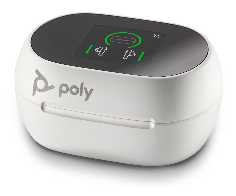 Poly Voyager Free 60 UC har ladeetui med berøringsskjerm. Foto: Poly