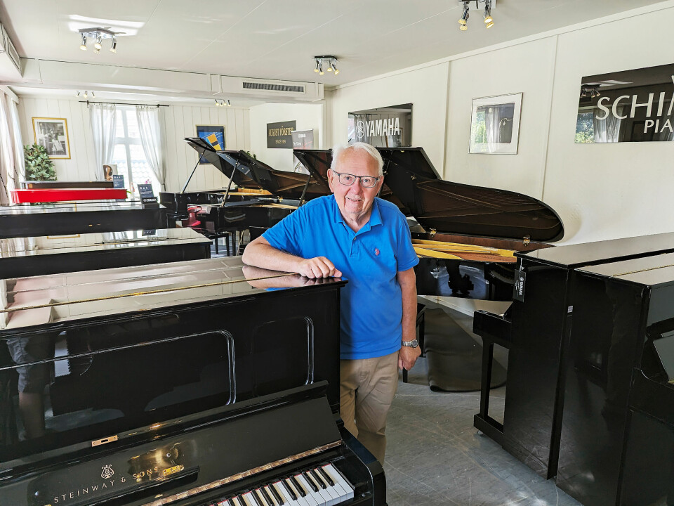 Inge Dippner innrømmer at akustiske pianoer og flygler er hjertebarnene hans. Foto: Stian Sønsteng
