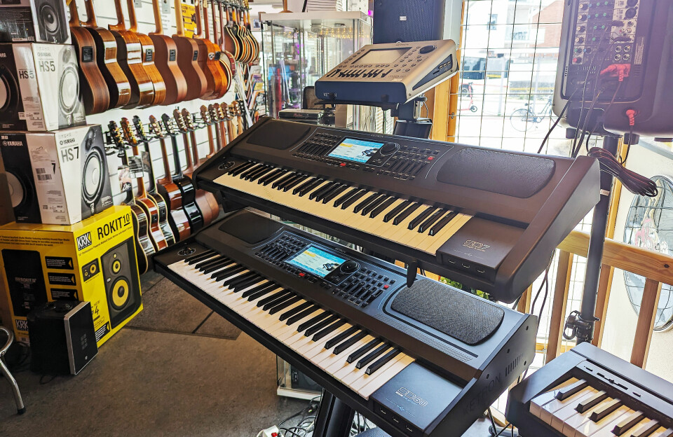 Ketron er ID musikks eget agentur. Her keyboardene SD7 og SD60, til 30.000 og 55.900 kroner. Foto: Stian Sønsteng