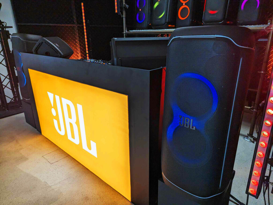 JBL
PartyBox Ultimate har JBL Original Pro-lyd, Dolby Atmos og lysshow. Tilgjengelig fra september. Pris: 17.500,-. Foto: Stian Sønsteng