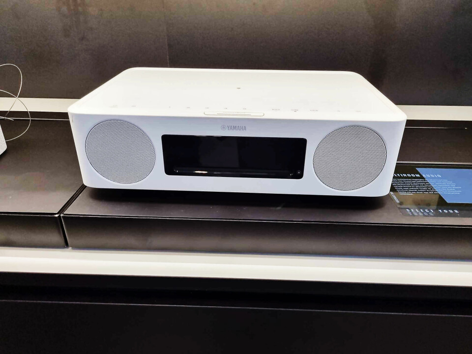 Yamaha lanserte i går Musiccast 200. En ny strømmehøytaler som også har cd-spiller. CD lyden kan dermed strømmes til andre rom i huset. Foto: Jan Røsholm