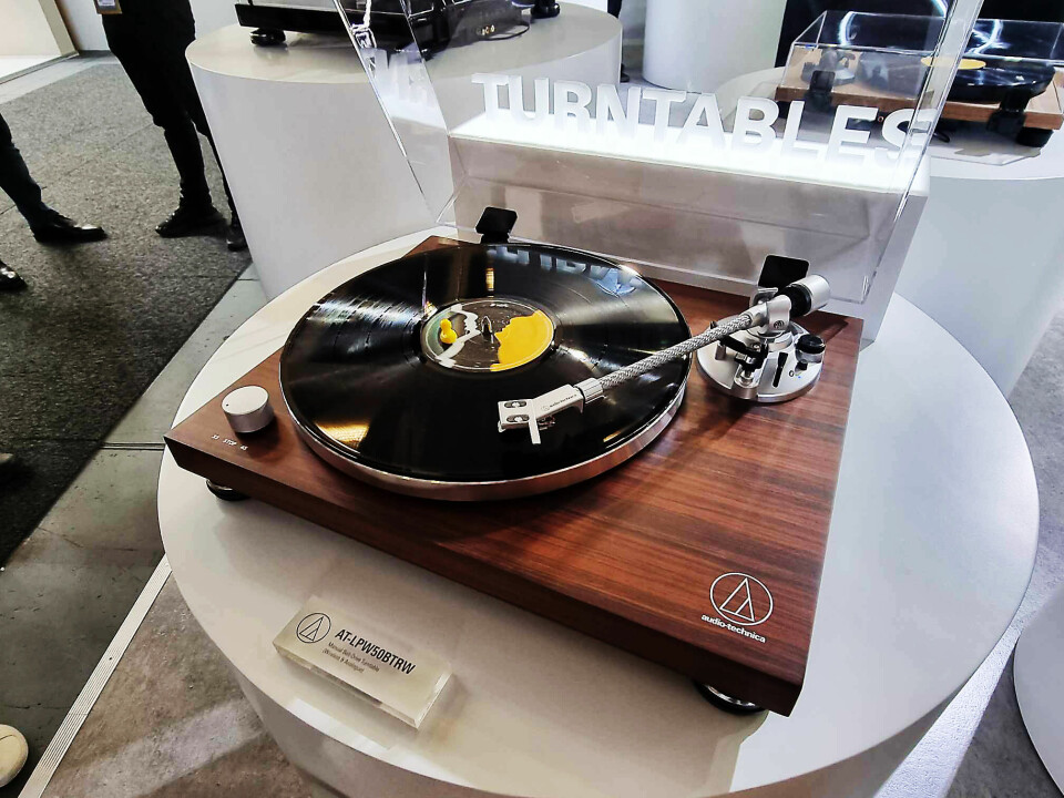 Audio-Technica kommer nå med platespiller med Blåtann.Det gjør vinyl enkelt tilgjengelig ved bruk av trådløs hodetelefoner eller strømmehøyttalere. Foto: Jan Røsholm