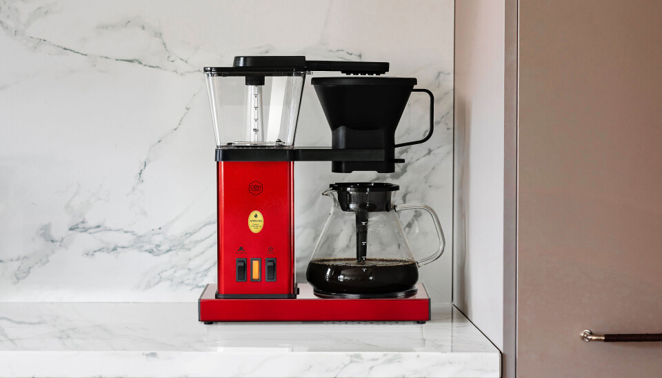 I forbindelse med 20 års-jubileet har OBH Nordica lansert kaffetrakteren Blooming i Chili-rød farge. Foto: OBH Nordica