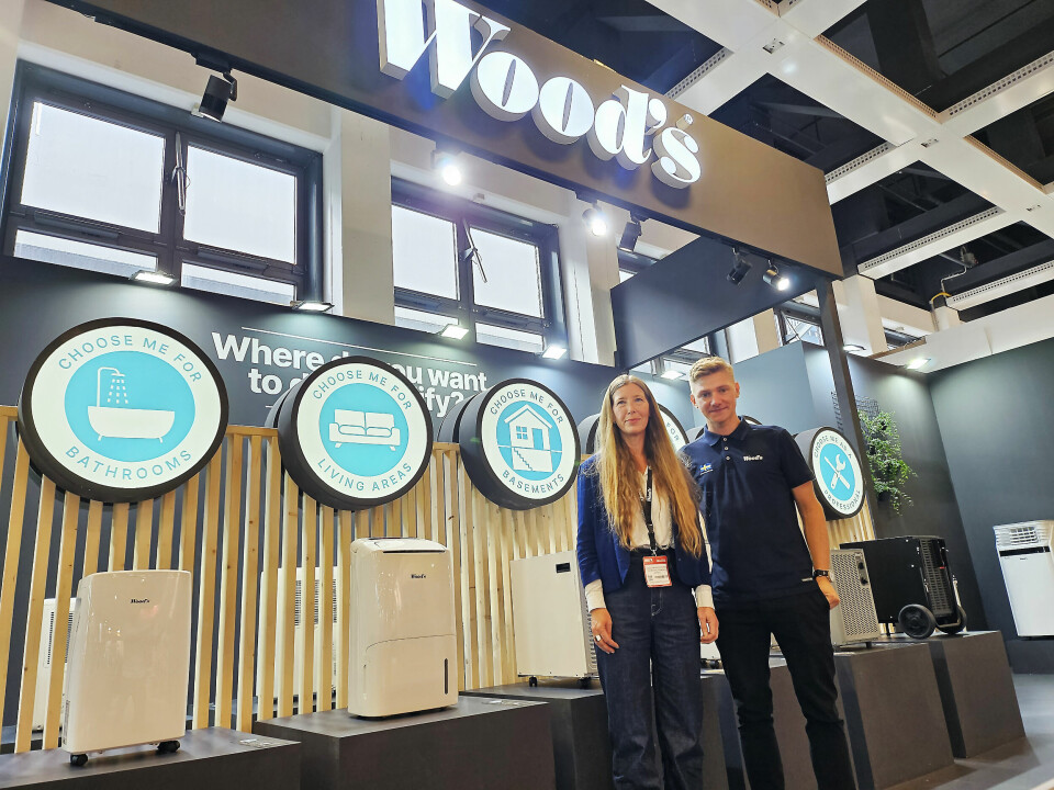 Cecilia Krabbe Erixon, markeds- og kommunikasjonssjef og Patrik Lindell, prosjektleder på marked i Wood’s, har utviklet et nytt utstillingskonsept for butikkene. Foto: Marte Ottemo