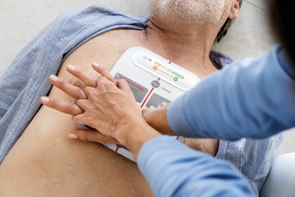 RH 112 Lifepad er et hjelpemiddel for å gi riktig gjenopplivning med hjertekompresjon. Foto: Beurer