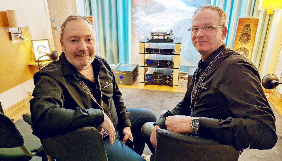 Lasse Danielsen (t.v.) og Volker Hunger i Electrocompaniet under Oslo HiFi Show i mars. Foto: Stian Sønsteng