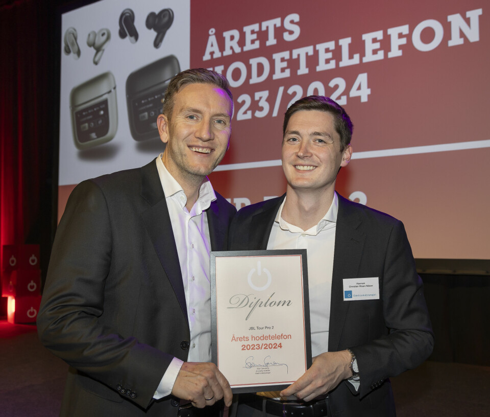 Trond Gulbrandsen (t. v.) og Christian Risan Nilsen i Harman mottok prisen for «Årets hodetelefon 2023/2024». Foto: Tore Skaar