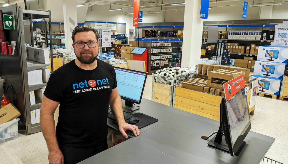 Driftssjef Peter Andersson i NetOnNet ved butikken på Alnabru. Foto: Stian Sønsteng