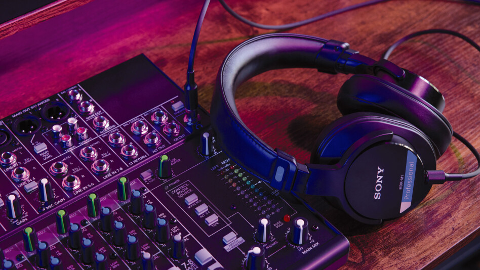 SONY MDR-M1