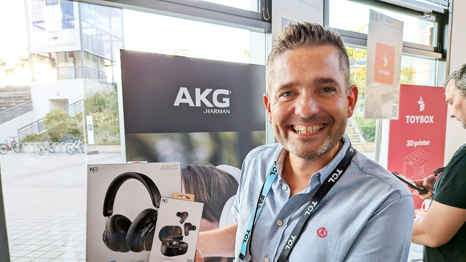 SELGER AKG VIA DISTRIBUTØR