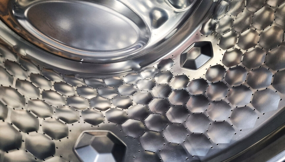 Mieles W2 vaskemaskin har ingen skovler i trommelen, og bruker svingebevegelsen til å vende vasken. Foto: Jan Røsholm