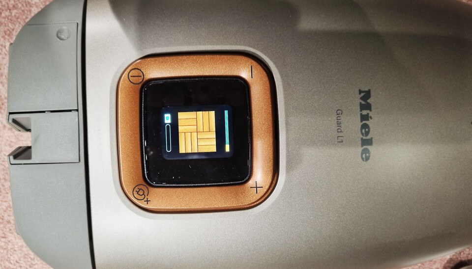 Toppmodellen i støvsugerserien er utstyrt med fargedisplay. Foto: Jan Røsholm