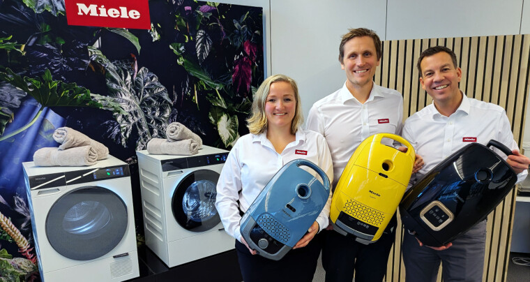 GLEDER SEG TIL Å GLEDE KUNDENE