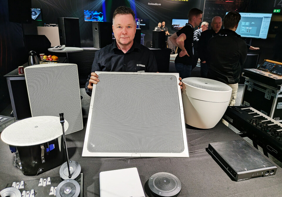 Ola Storbråten med konferansesystemet Yamaha Adecia. Foto: Stian Sønsteng
